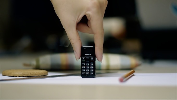 全球最小手機出爐，這次只有一顆硬幣那麼小