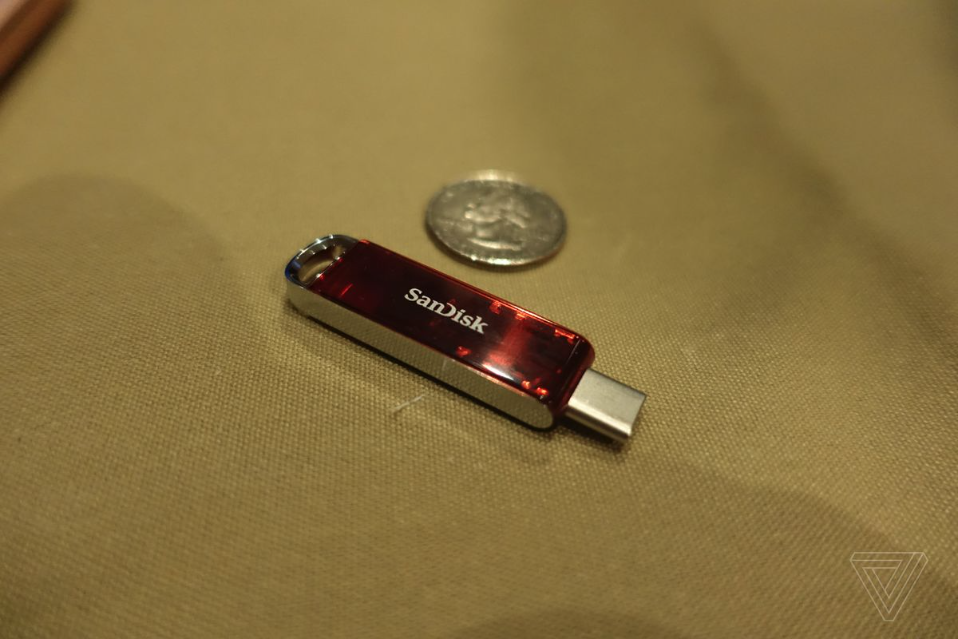 The Verge：SanDisk 1T USB