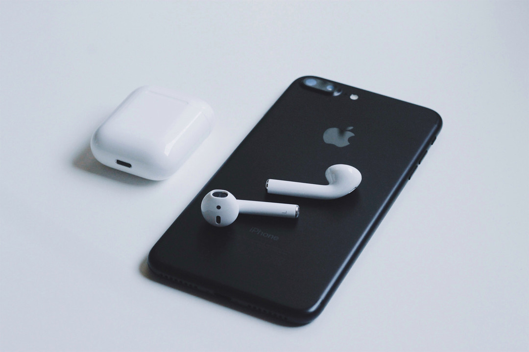 蘋果的無線耳機Airpods前景看好，分析師預估明年出貨量將達2800萬組。