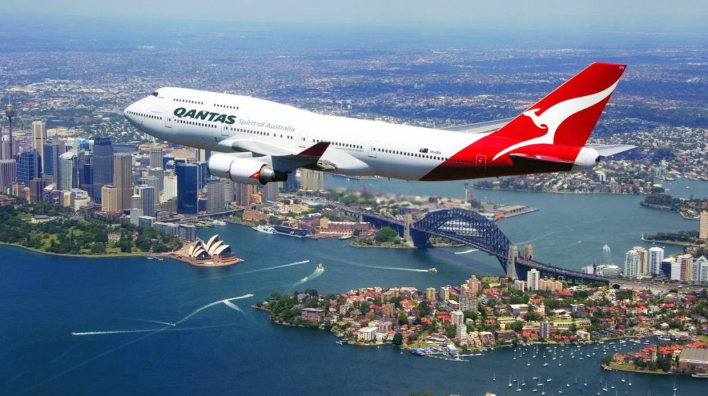 澳洲航空餵飛機「芥菜籽生質油」，能飛 15 小時。（圖／翻攝自 Qantas，下同） 