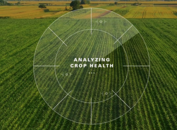 無人機可以監測大範圍農田噴灑農藥的情形。