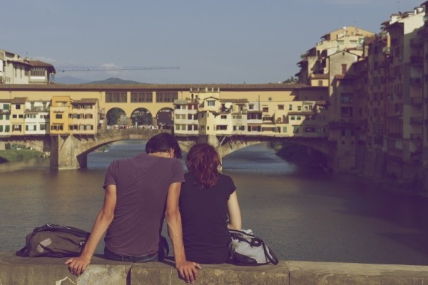 ponte-vecchio-florence-italy-people-couple-love