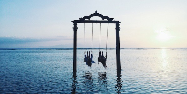 studded-hearts-inspiration-Miann-Scanlan-swinging-in-Bali-paradise-ocean-swing-sunset