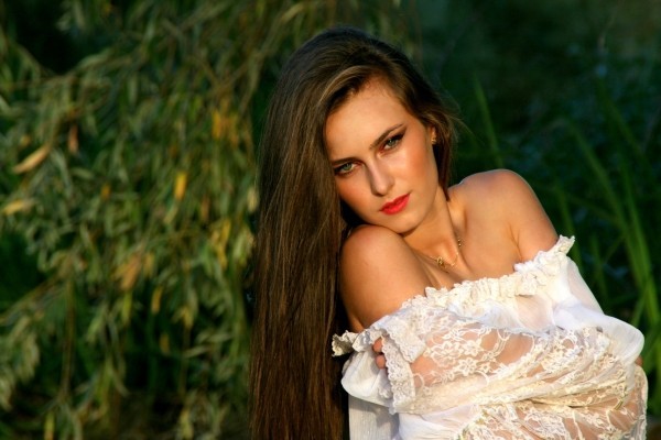 girl-long-hair-white-beauty-portrait-green