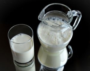 milk-glass-frisch-healthy-46520