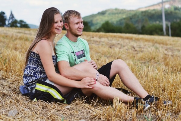 love-couple-nature