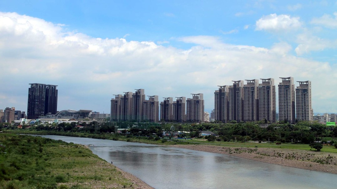 美河市全景（圖片來源：維基百科）