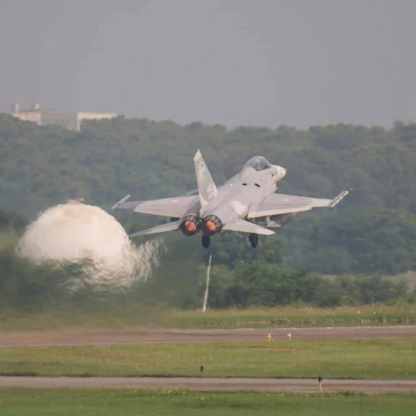 共機擾台