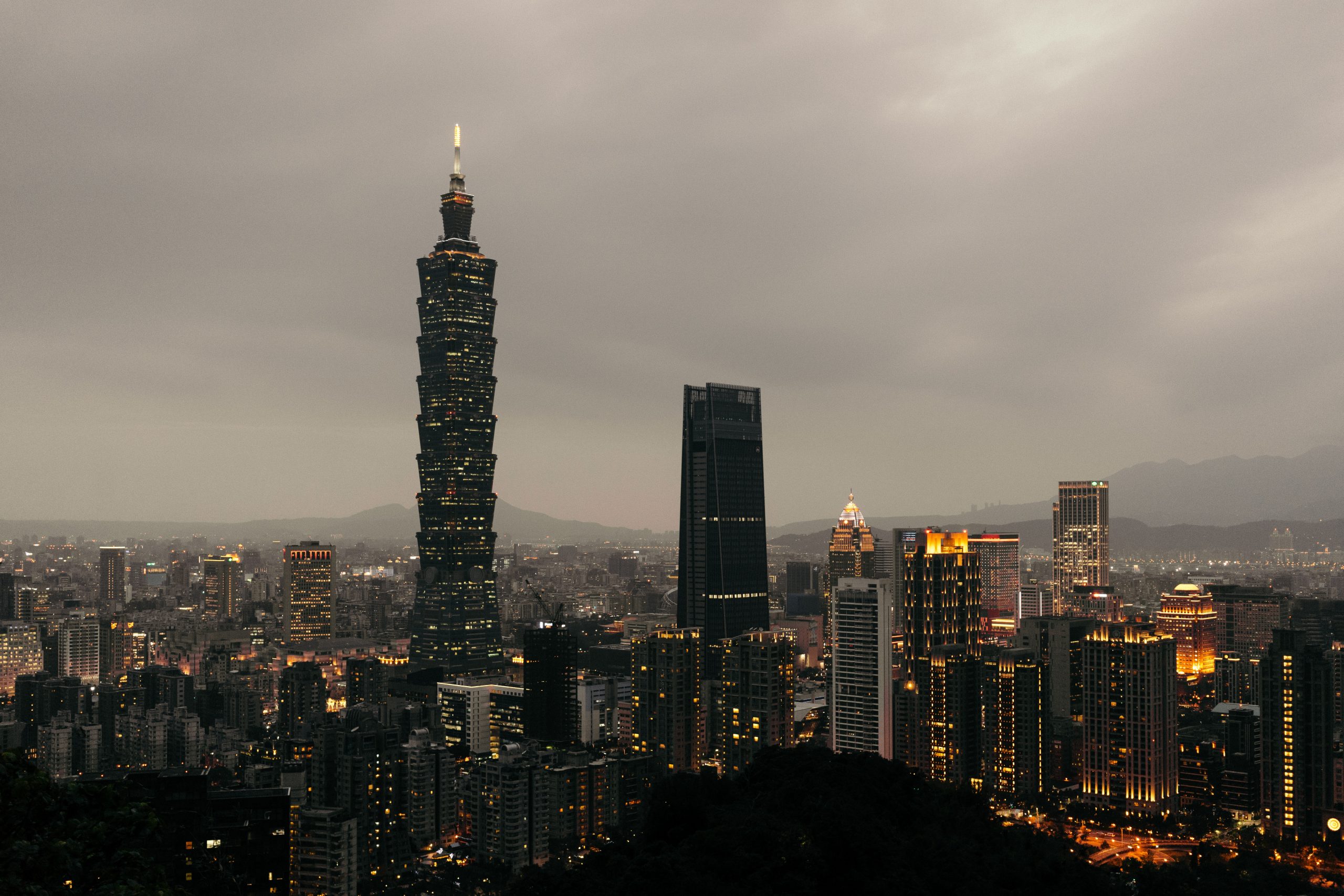 [討論] 中華民國的創新在四小龍墊底，還唱衰香港