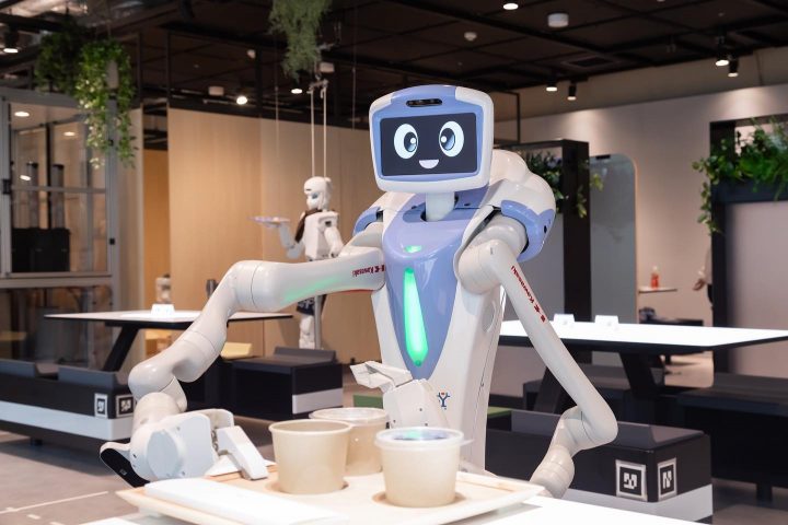 【2023 科技人必訪日本景點】這間飯店訂起來！幫你 check-in 的機器人，怪美的！