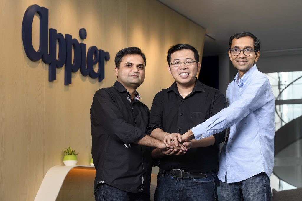 Appier 收購印度新創公司 QGraph 並推出AIQUA 人工智慧行銷自動化平台。左起：QGraph 共同創辦人Sachin-Bansal、Appier執行長暨共同創辦人游直翰、QGraph 共同創辦人Vivek-Pandey，照片來源：Appier。