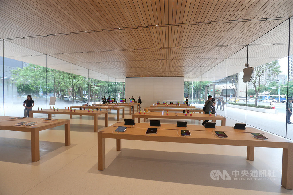 蘋果在台第 2 家直營店 15 日開幕，MacBook 式造型屋頂太潮了吧 | TechOrange
