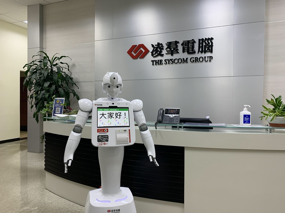 服務型機器人已經不是供民眾好奇觀看的花瓶而已，現在已能協助賣場走向智慧轉型，甚至能辨識出消費者，並提供精準的購物資訊。