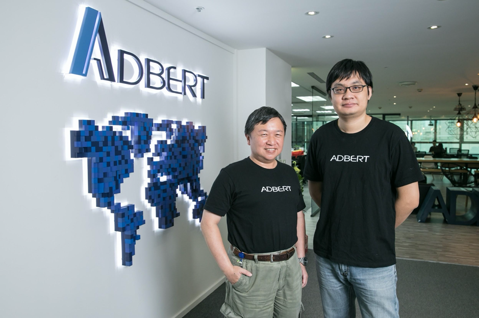 艾普特技術部資深網管工程師賴韋陸（左）與艾普特技術部技術經理李佳錦（右）