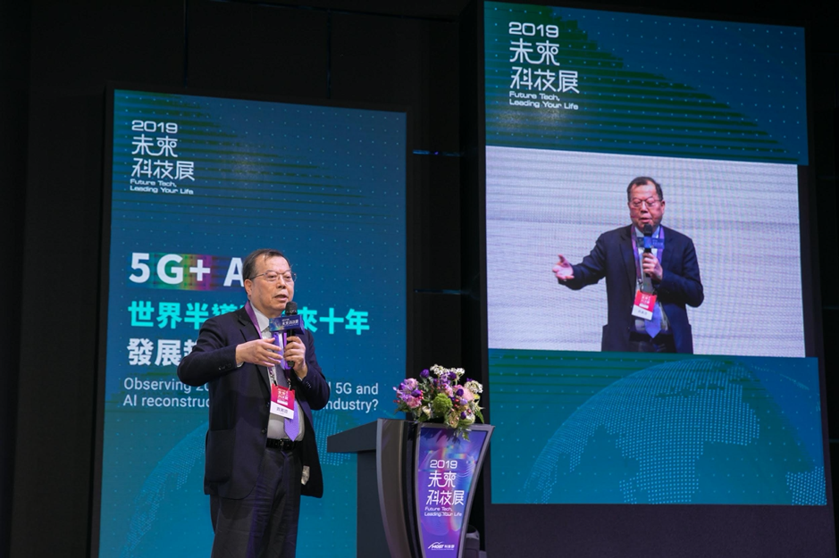 黃崇仁表示，5G 普及將帶動 AI、loT 等新應用，而台灣強大的高科技產業鏈，有機會在未來十年內掌握龐大且多樣化的新商機。