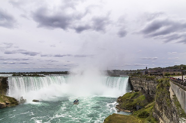 niagara-falls-1030985_640