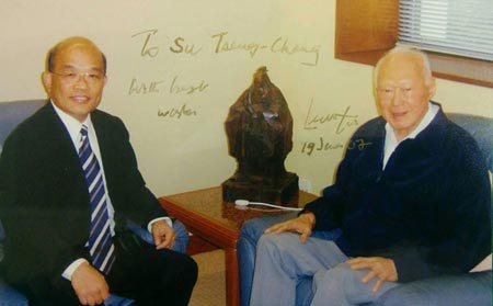  民進黨蘇貞昌（左）與李光耀 (右）。圖片：蘇貞昌辦公室。
