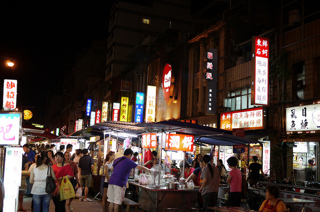  台灣的夜市是小吃集散地（圖片來源：Flickr Richard, enjoy my life! CC Licensed）
