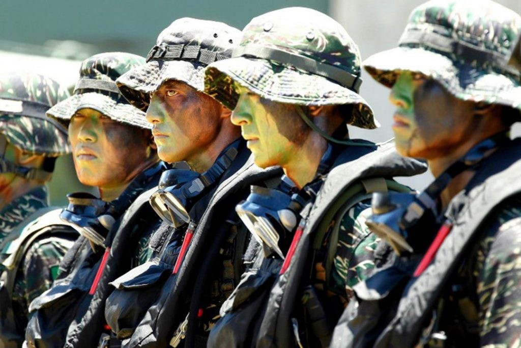 Taiwan military's Marine Corps perform during a drill in Kaohsiung, Taiwan, on July 11, 2014. Taiwan President Ma Ying-jeou reiterated Friday during his visit to the Marine's base that the Marine Corps will not be disbanded as part of the country's measures to downsize its military because they are needed to perform amphibious warfare, as well as counter- terrorism and rescue operations. The Ministry of National Defense has said that as a result of changes in the style of modern warfare, the government's finances and the country's population, it plans to further cut the number of military personnel from the current 215,000 between 2015 and 2019, along with changing the military recruitment system from conscription to an all-volunteer force. (EyePress/STR)