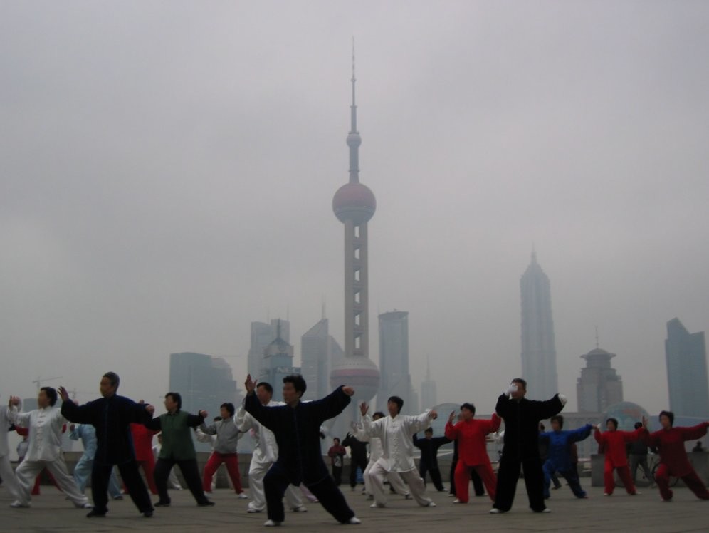  上海正在學習簡易太極拳的人們（圖片來源：維基百科）