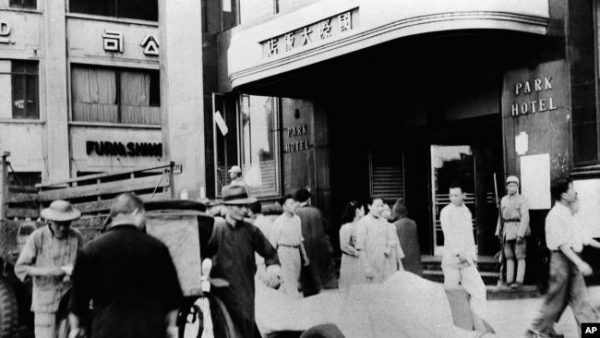 歷史照片：被共產黨軍隊佔領的上海國際飯店。(1949年5月27日)
