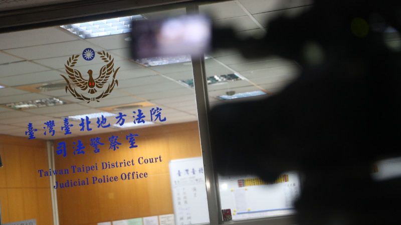 台北地檢署偵辦立委涉收賄案聲押禁見10人。