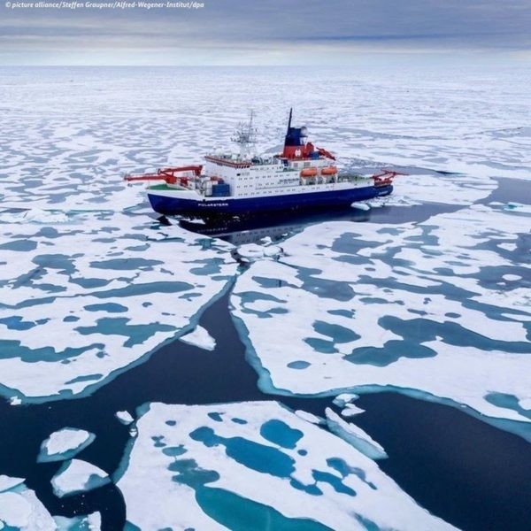 全球規模最大的北極考察團1年多前出發，研究氣候變遷如何影響北極。研究人員12日返抵德國，攜回北極海垂危的證據。