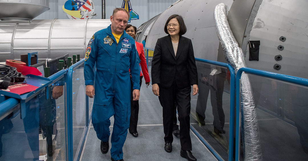 2018 年台灣總統蔡英文訪 NASA。