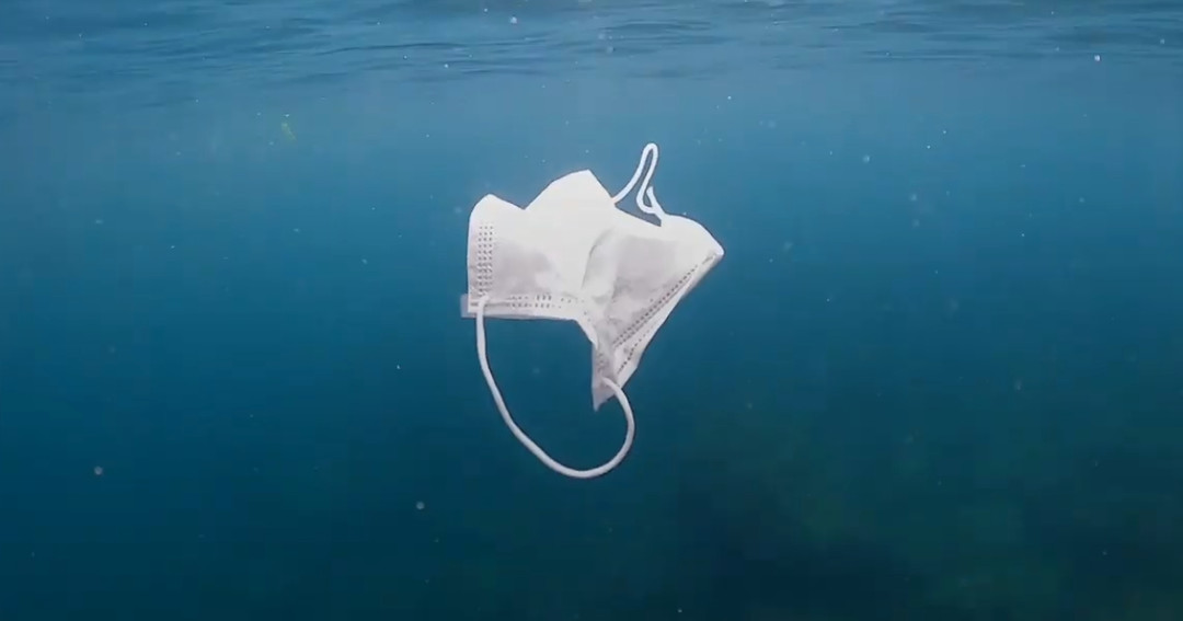 隨意丟棄口罩等防疫用具會造成海洋污染