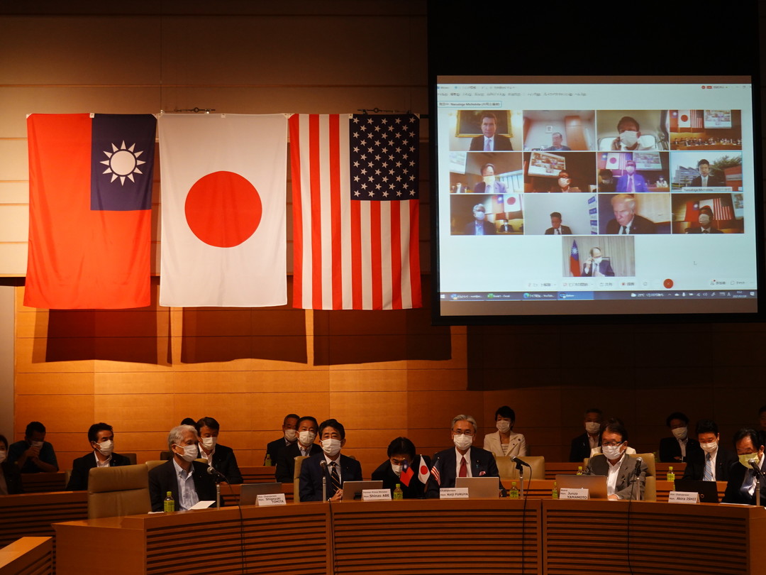 前首相安倍晉三致詞時強調台灣非常重要，支持台灣參加國際組織。