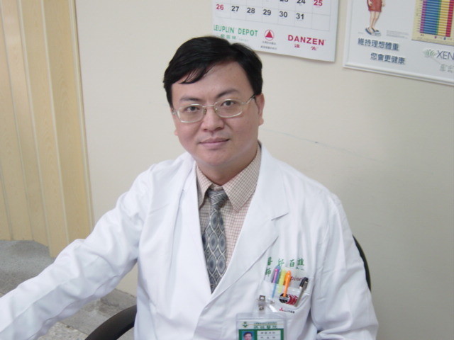 邱百誼